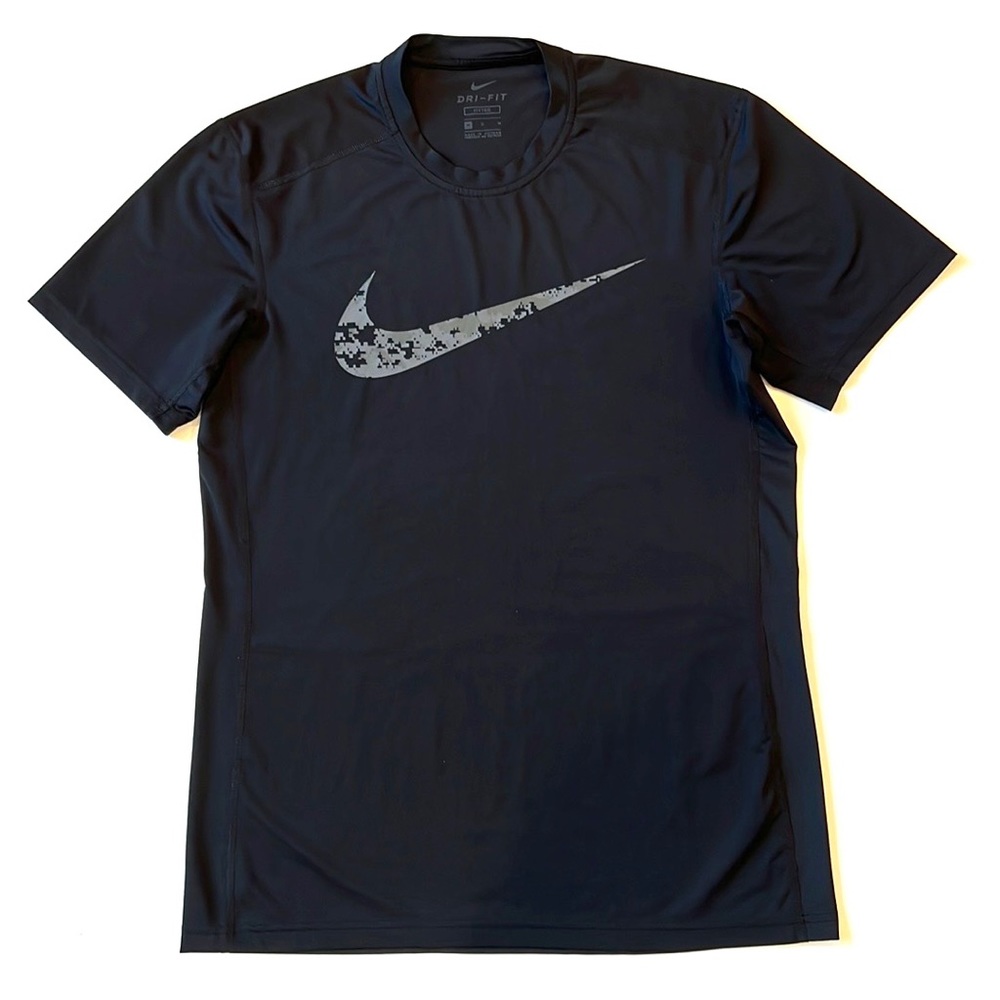 Nike Black & Grey Digital Camo Swoosh Short Sleeve Fitted Training Shirt Medium